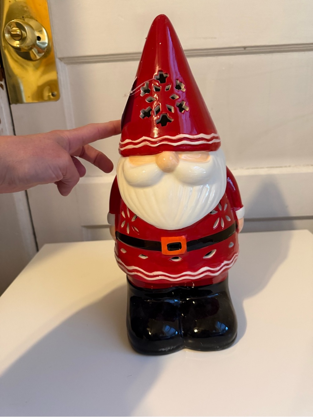 NWT HOLIDAY CERAMIC SANTA GNOME W/LED LIGHTS 🎄

SUPER CUTE FOR THE HOLIDAYS!